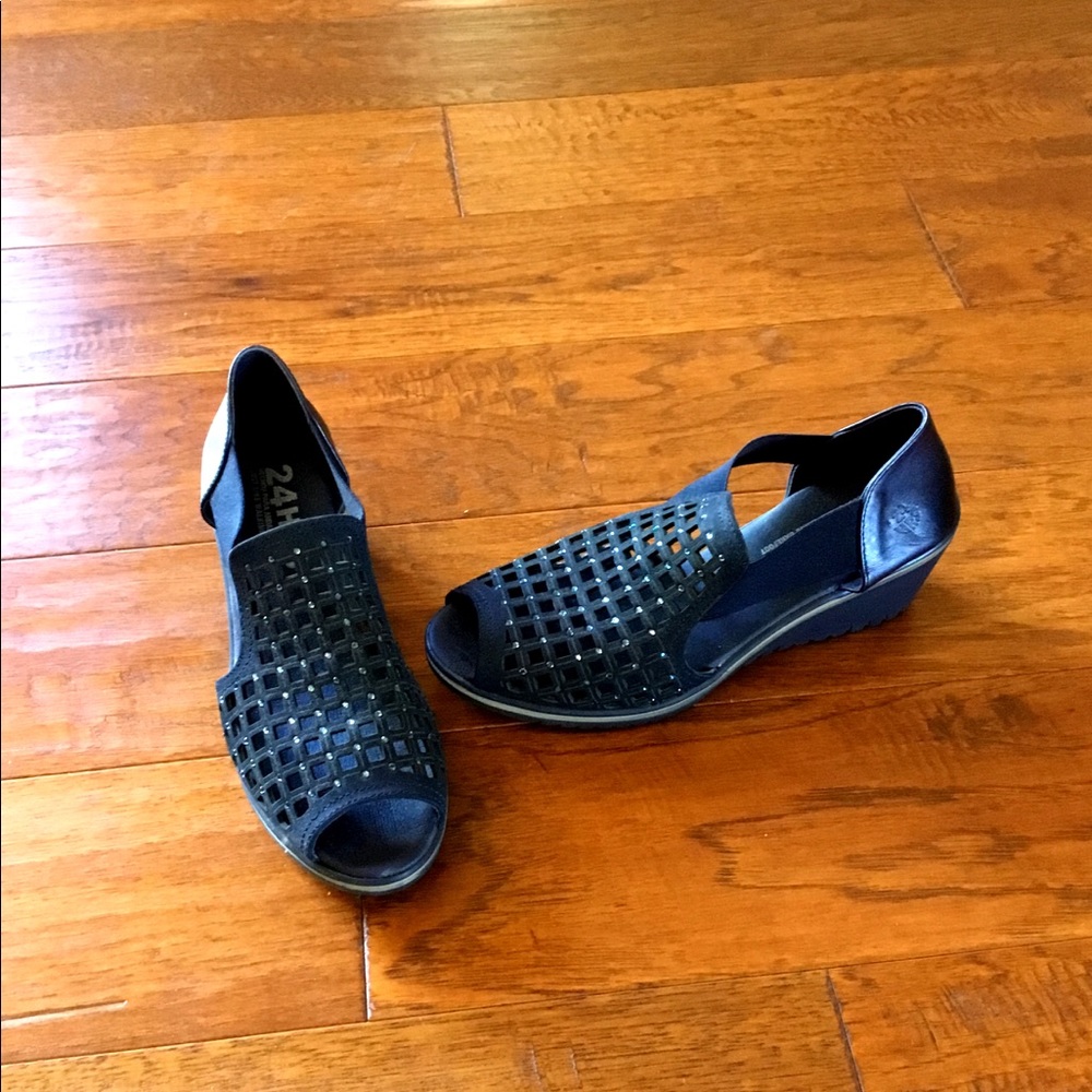 24 HRS brand wedge from Spain, size 37